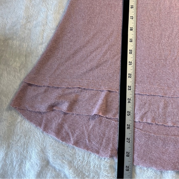 Studio B By Bobeau Womens M Blouse V Neck Short Sleeve Dusty Pink Raw Edges - Picture 7 of 7